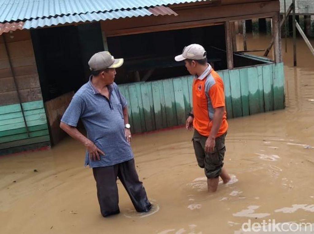 135 Rumah di Madina Terendam Banjir Akibat Luapan 2 Sungai 135 Rumah di Madina Terendam Banjir Akibat Luapan 2 Sungai