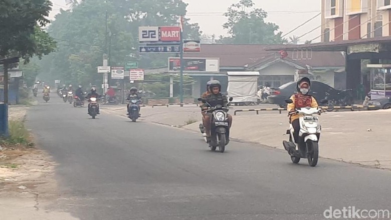 Asap Pekat di Riau, Penjual Masker Laris Manis