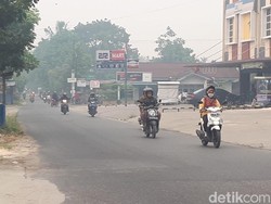 Asap Pekat di Riau, Penjual Masker Laris Manis