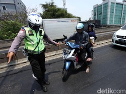 Keberatan Ditilang karena Lampu Motor Tak Nyala, Mahasiswa UKI Kok Gugat ke MK?