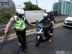 Keberatan Ditilang karena Lampu Motor Tak Nyala, Mahasiswa UKI Kok Gugat ke MK? Keberatan Ditilang karena Lampu Motor Tak Nyala, Mahasiswa UKI Kok Gugat ke MK?