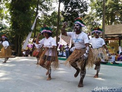 Saat Anak Papua di Ciamis Ramaikan HUT Gong Perdamaian Dunia