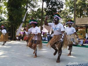 Saat Anak Papua di Ciamis Ramaikan HUT Gong Perdamaian Dunia Saat Anak Papua di Ciamis Ramaikan HUT Gong Perdamaian Dunia