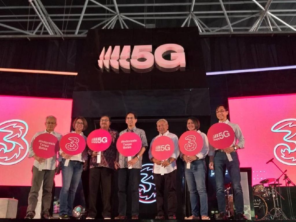 Jajal 5G, Kecepatan Internet Tri Tembus 1,2 Gbps Jajal 5G, Kecepatan Internet Tri Tembus 1,2 Gbps