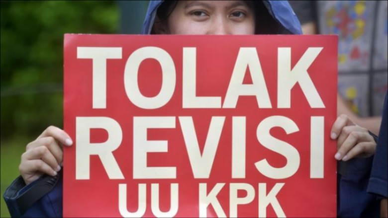 Jokowi Dianggap Khianati Janji Politik Terkait Revisi UU KPK Jokowi Dianggap Khianati Janji Politik Terkait Revisi UU KPK