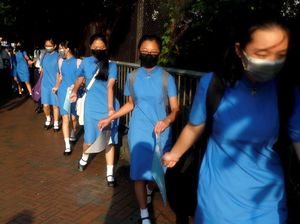 Video Aksi Ratusan Siswa Hong Kong Bentuk Rantai Dukung Demonstran