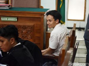 Jefri Nichol Doakan yang Terbaik untuk Mendiang BJ Habibie Jefri Nichol Doakan yang Terbaik untuk Mendiang BJ Habibie