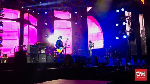 Menikmati Aksi 'Dingin' Primal Scream di Soundrenaline 2019
