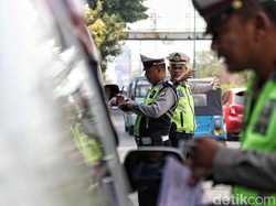 Kapan Pengemudi Mobil Disarankan Pakai Masker? Ini Kata Ahli