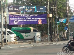 Muncul Spanduk ITB BUTUH REKTOR YANG ANTI KHILAFAH  di Bandung