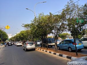 Lalin Sempat Macet saat Penerapan Ganjil Genap di Jalan Pramuka Jaktim
