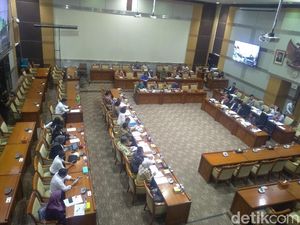 Pansel Capim KPK Curhat Di-Bully ke Komisi III DPR Pansel Capim KPK Curhat Di-Bully ke Komisi III DPR