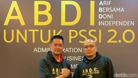 Doni merupakan CEO Bandung Premier League, sebuah kompetisi sepak bola amatir berbasis di Jawa Barat. Turnamen itu menyita perhatian karena menggunakan Video Assistant Referee (VAR). (Amalia Dwi Septi/detikcom)