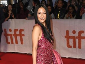 Niat Bunuh Diri, Bintang Crazy Rich Asians Diam usai Dilecehkan Gegara Isu Ras Niat Bunuh Diri, Bintang Crazy Rich Asians Diam usai Dilecehkan Gegara Isu Ras