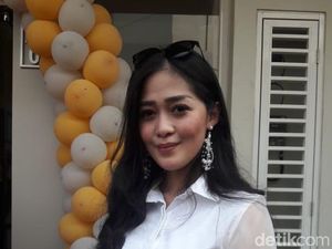 Gracia Indri Rayakan Natal dengan Seorang Pria, Siapa Ya? Gracia Indri Rayakan Natal dengan Seorang Pria, Siapa Ya?