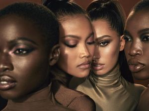 Foto: Model Indonesia Laras Sekar Eksis di Iklan Kosmetik Kim Kardashian Foto: Model Indonesia Laras Sekar Eksis di Iklan Kosmetik Kim Kardashian