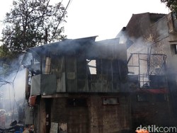 Kebakaran Rumah di Potlot Duren Tiga, 8 Mobil Damkar Dikerahkan