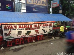 Identitas Daerah Hijrah Dalam Wujud Makanan Warung Tenda