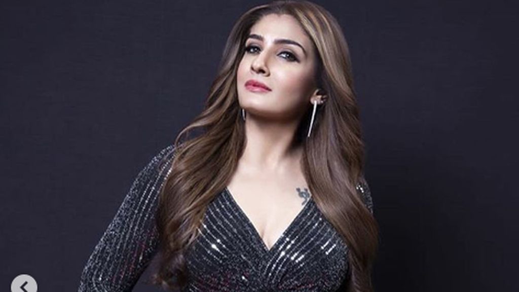 Raveena Tandon, Aktris India yang Kini Dijuluki Nenek Kece Raveena Tandon, Aktris India yang Kini Dijuluki Nenek Kece