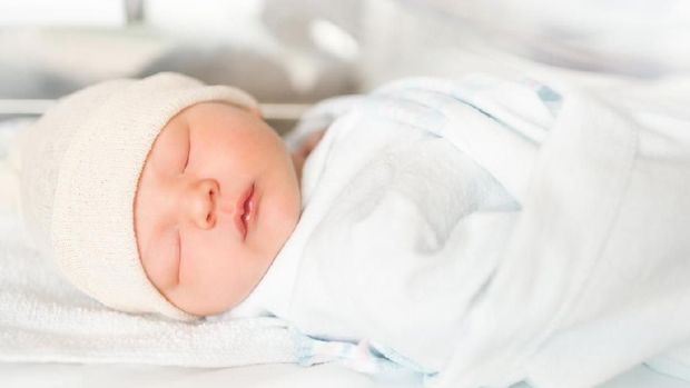 ilustrasi anak tidur di boks bayi
