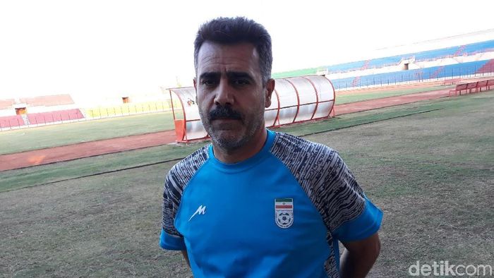 Pelatih Timnas Iran U-19, Sirous Pourmousavi. (Foto: Pradito Rida Pertana/detikcom) Pelatih Timnas Iran U-19, Sirous Pourmousavi. (Foto: Pradito Rida Pertana/detikcom)