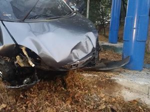 Sebuah Mobil Tabrak Tiang Reklame di Tol Sidoarjo, Pengemudi Tewas