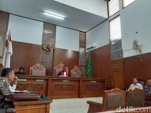 Permohonan Praperadilan Istri Kivlan Zen Ditolak, Pengacara Kecewa! Permohonan Praperadilan Istri Kivlan Zen Ditolak, Pengacara Kecewa!