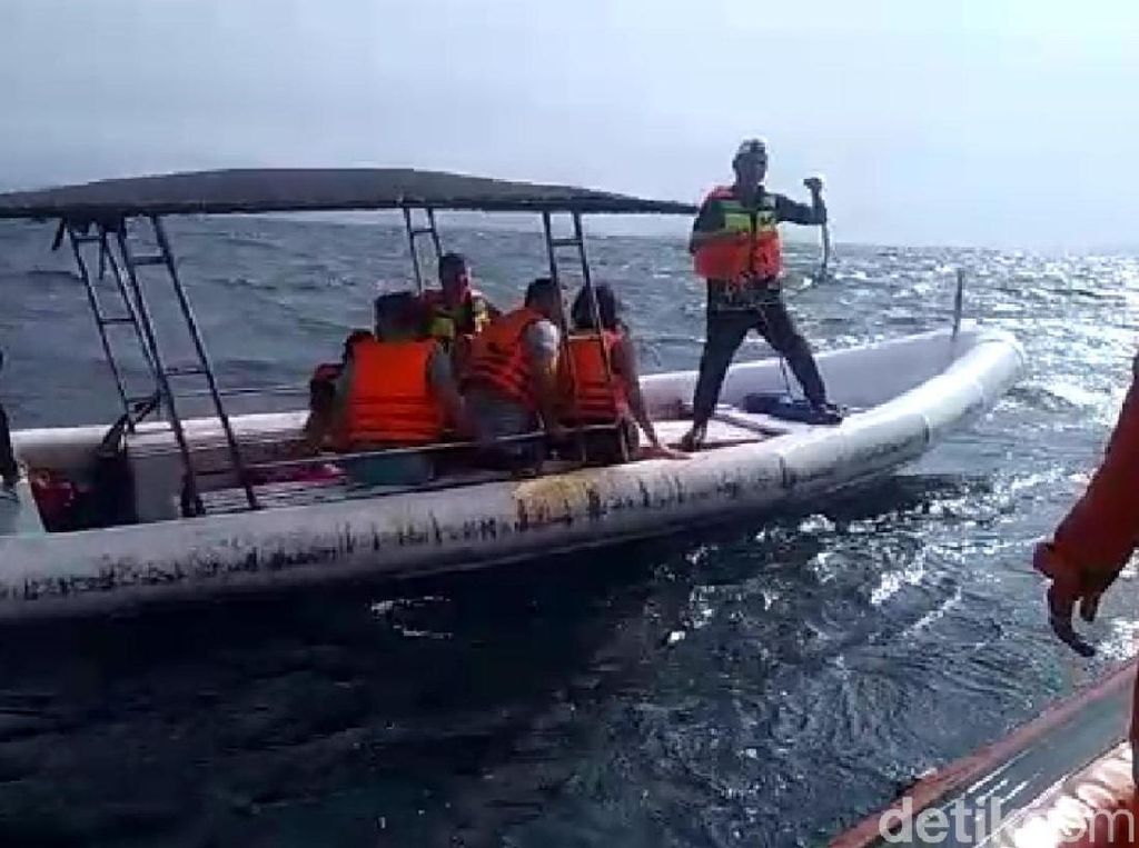 Boat Mati Mesin, 5 Warga Prancis Dievakuasi ke Banda Aceh Boat Mati Mesin, 5 Warga Prancis Dievakuasi ke Banda Aceh