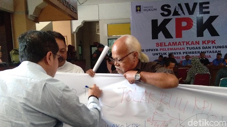 Ramai-ramai Dosen dan Mahasiswa UII Yogya Teken Penolakan Revisi UU KPK