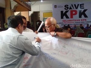 Ramai-ramai Dosen dan Mahasiswa UII Yogya Teken Penolakan Revisi UU KPK Ramai-ramai Dosen dan Mahasiswa UII Yogya Teken Penolakan Revisi UU KPK