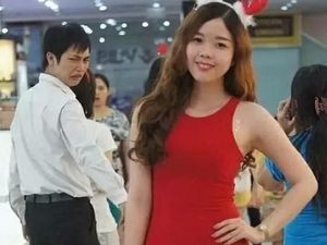 Momen Kocak Photobomb, Ada yang Lirikannya Bikin Ngeri! Momen Kocak Photobomb, Ada yang Lirikannya Bikin Ngeri!