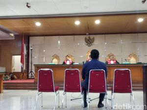 Vonis 5 Tahun Bupati Cianjur Nonaktif, Hakim Tak Cabut Hak Politik Vonis 5 Tahun Bupati Cianjur Nonaktif, Hakim Tak Cabut Hak Politik