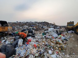 Bekasi Minta Izin Anies Buang Sampah Sisa Banjir ke Bantargebang