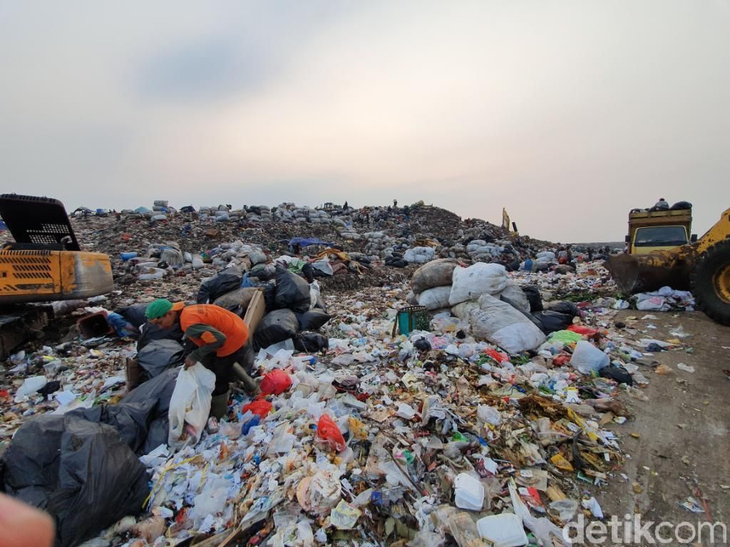 Bekasi Minta Izin Anies Buang Sampah Sisa Banjir ke Bantargebang Bekasi Minta Izin Anies Buang Sampah Sisa Banjir ke Bantargebang