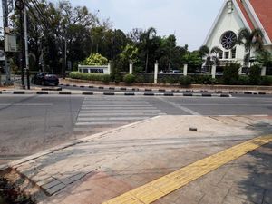 Warga Sebut Tanaman yang Ditanam di Trotoar Jakpus Rusak Terinjak-injak Warga Sebut Tanaman yang Ditanam di Trotoar Jakpus Rusak Terinjak-injak
