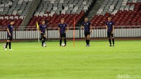Latihan tersebut berjalan ringan dan berlangsung hanya 15 menit.