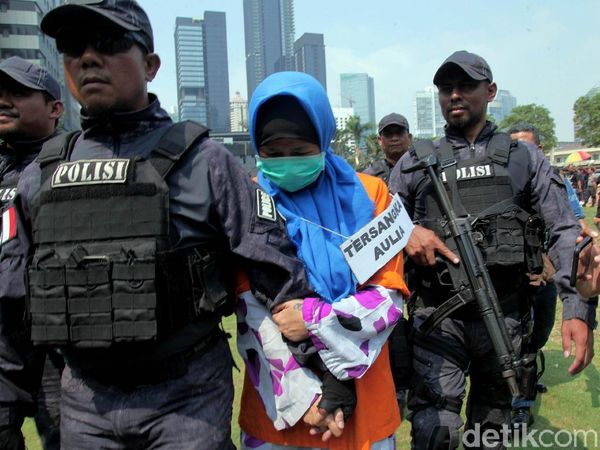 Aulia Kesuma Reka Ulang Pembakaran Jasad Pupung-Dana
