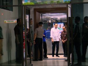 Momen Saat Jokowi Jenguk Habibie di RSPAD Gatot Soebroto