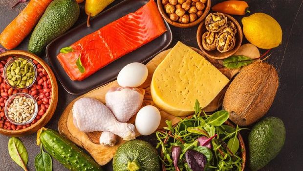 Ilustrasi makanan tinggi protein, sayur, dan buah