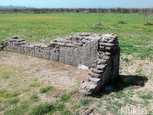 Kemarau, Bangunan Bekas Desa di Waduk Gajah Mungkur Bermunculan Kemarau, Bangunan Bekas Desa di Waduk Gajah Mungkur Bermunculan