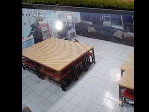 Detik-detik Mencekam Perampokan di Rumah Makan Gratis untuk Duafa di Bogor