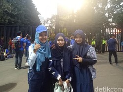 Suporter Berhijab Thailand Ikut Meriahkan GBK