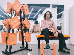 Julian Abraham Togar Bawa Genteng Jatiwangi Jadi Pameran Seni