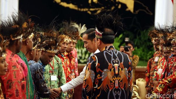 Saat Jokowi Bertemu Tokoh Papua di Istana