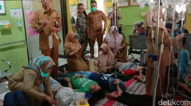 Seratusan Karyawan Pabrik Boneka di Sukabumi Keracunan Makanan Seratusan Karyawan Pabrik Boneka di Sukabumi Keracunan Makanan