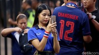 Sebanyak 65 ribu tiket disediakan oleh PSSI untuk laga ini, sebanyak 3.000 di antaranya untuk suporter Thailand.