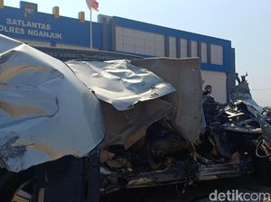 Polisi Cium Bau Alkohol di Mobil Korban Kecelakaan Maut Nganjuk