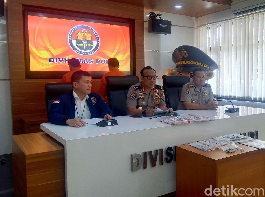Bareskrim Tangkap 2 Pembobol yang Rugikan Bank BUMN Rp 16 Miliar Bareskrim Tangkap 2 Pembobol yang Rugikan Bank BUMN Rp 16 Miliar