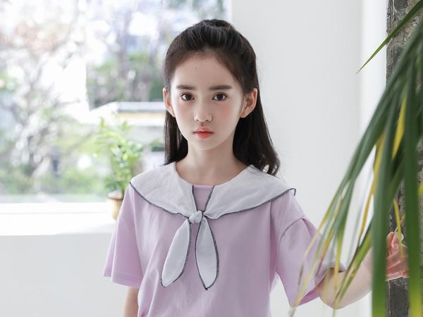 Terbius Kecantikan Model Cilik yang Jago Banget Pose di Depan Kamera