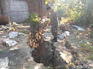 Puluhan Rumah di Bantaran Bengawan Solo Terancam Terbawa Longsor